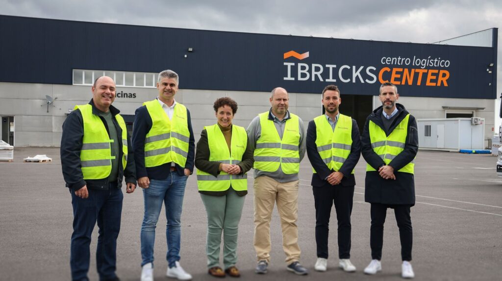 Ibricks Center reconhecido pelo seu impacto na eficiência logística e no desenvolvimento local. Noticias de Onda Castellon, Alcaldesa de Onda visita ibricks center, el centro logistico de grupo ibricks en onda, central de compras y servicios de construccion en españa